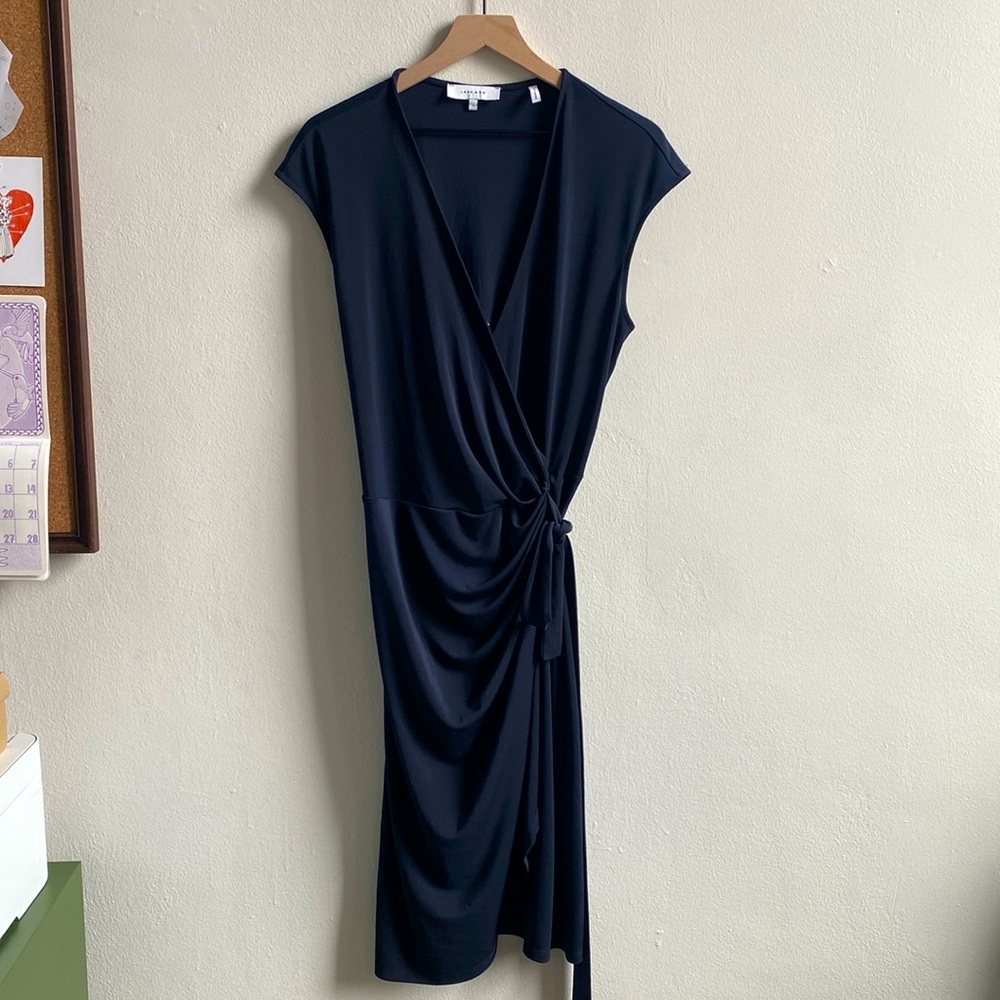 LARK & RO ✨ dark navy wrap dress